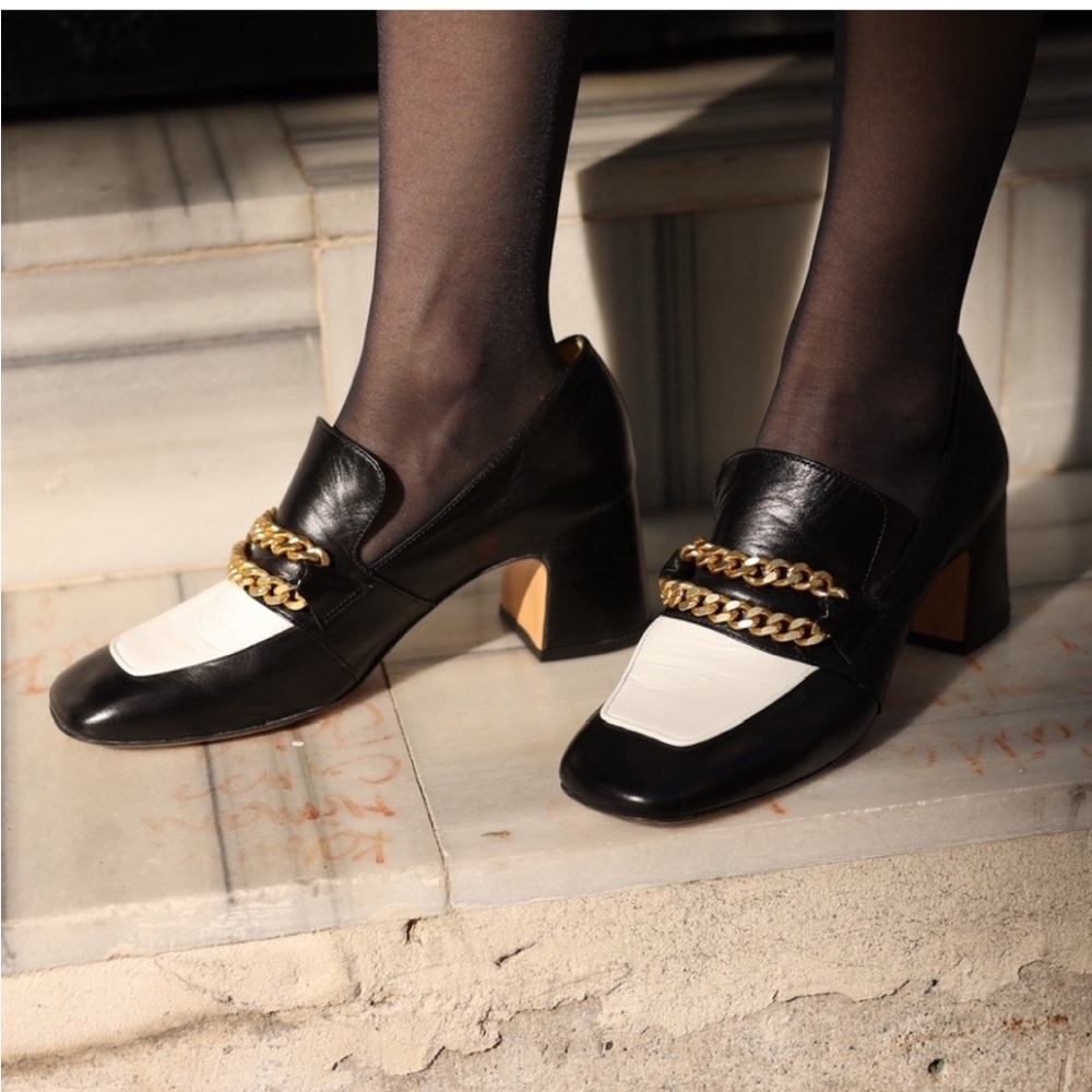 Chic Black and White Flats with Chain Detail